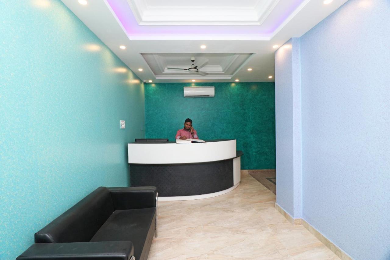 Oyo 25130 Hotel Royal Inn Új-Delhi Kültér fotó