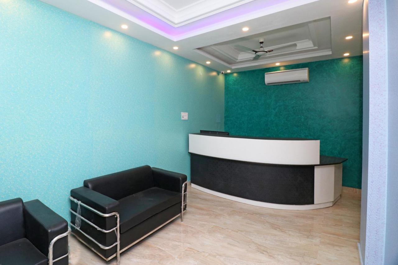 Oyo 25130 Hotel Royal Inn Új-Delhi Kültér fotó