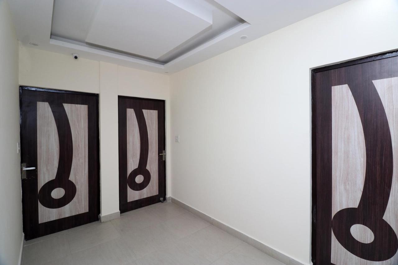 Oyo 25130 Hotel Royal Inn Új-Delhi Kültér fotó